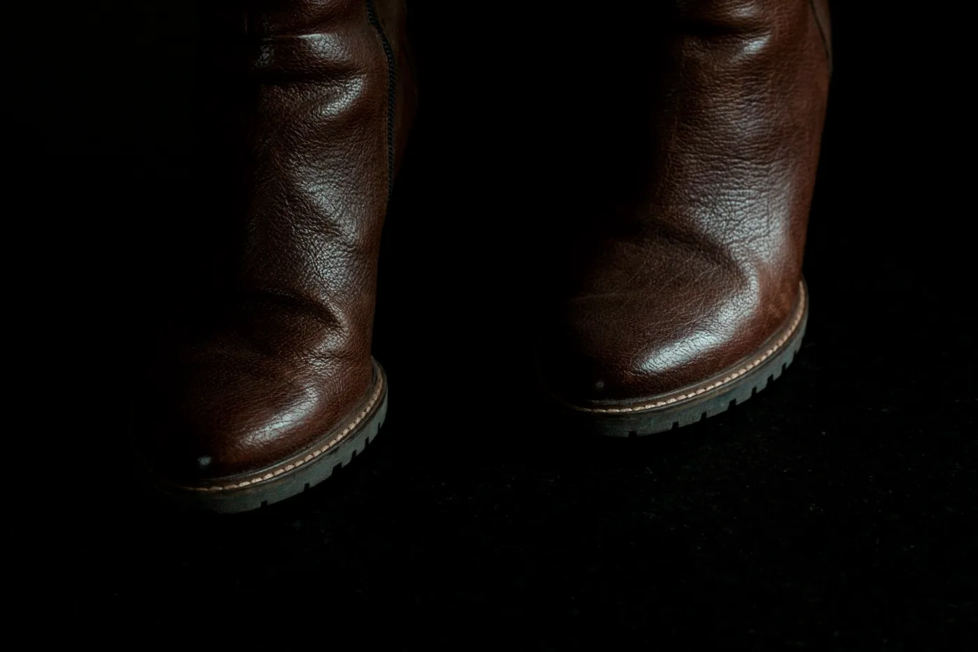 Signature Knee-High Smooth Leather Boots Essential